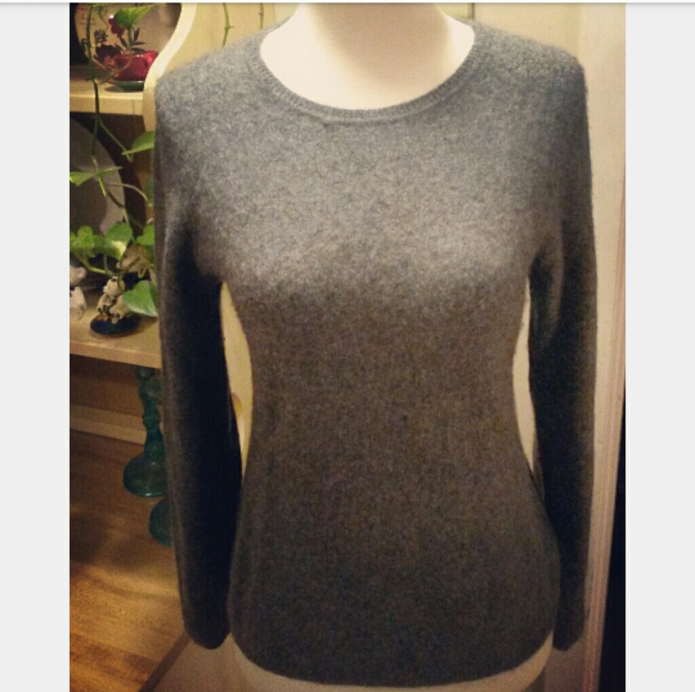 100% Cashmere Gray Crew Neck Sweater